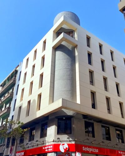 Fachada Edificio Sol Las Palmas, Fachada Edificio Sol Las Palmas, revestimiento en color crema