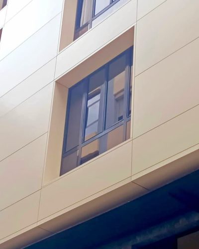 Fachada Edificio Sol Las Palmas, Fachada Edificio Sol Las Palmas, revestimiento en color crema